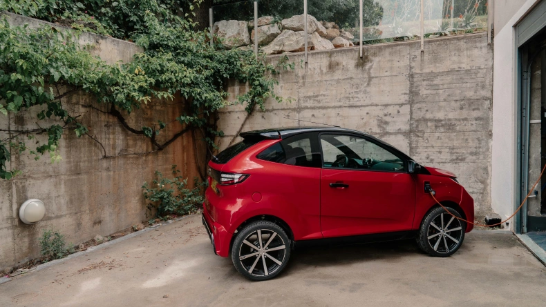 Leichtkraftfahrzeuge AIXAM e Coup&eacute; 1.jpg