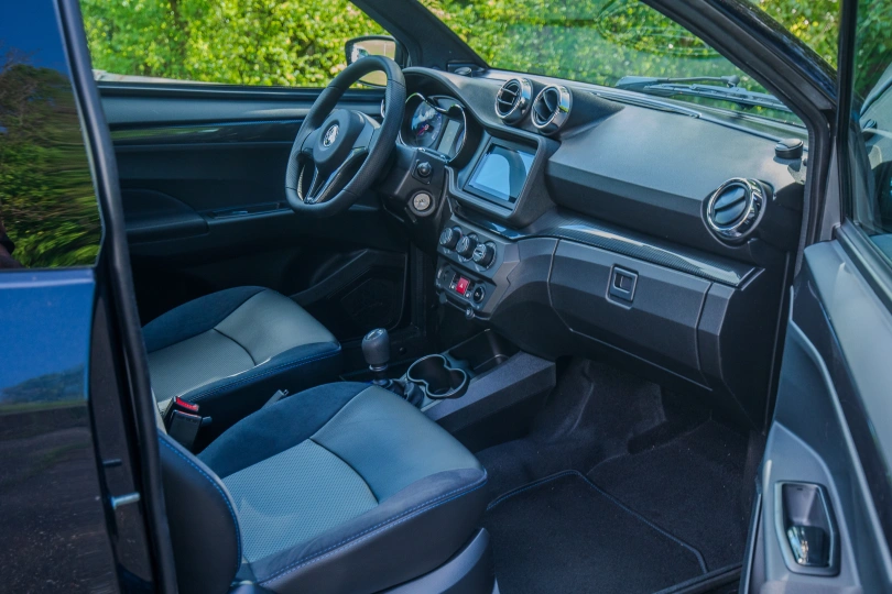 Leichtkraftfahrzeuge AIXAM Coup&eacute; CUTGTI_INTE_BLK_JPG.jpg