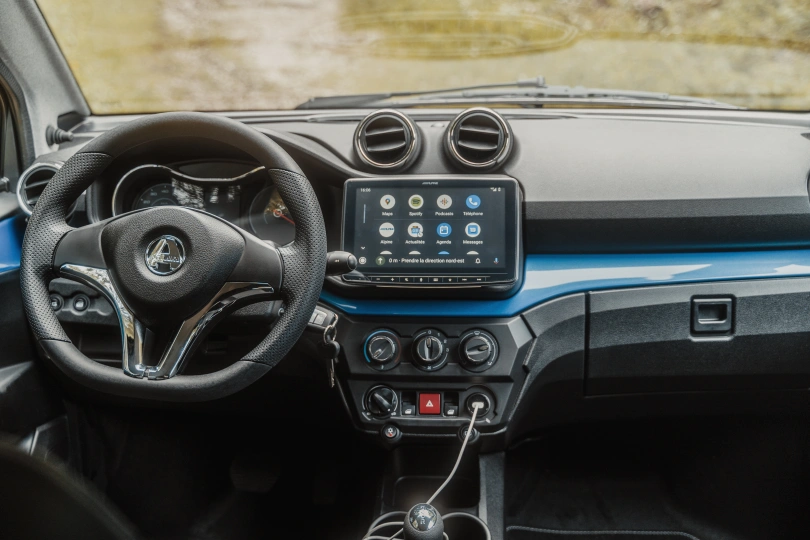 Leichtkraftfahrzeuge AIXAM e Crossover CROPRE_BLS_INT_3.jpg