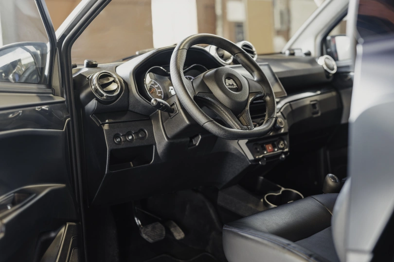 Leichtkraftfahrzeuge AIXAM e-Scouty ESCOUTY_INTE_RED_JPG.jpg