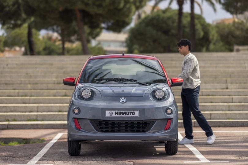 Leichtkraftfahrzeuge AIXAM e Minauto EMINCH_FAVA_TIT_JPG (6).jpg
