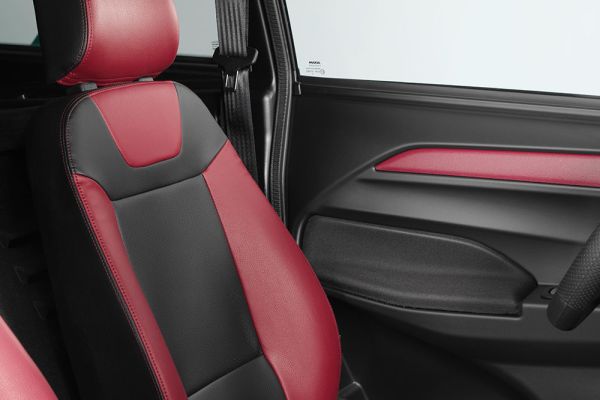 Leichtkraftfahrzeuge AIXAM e Crossover Sitze in Kunstleder schwarz / bordeauxrot nur in Verbindung mit Dekor schwarz / bordeauxrot